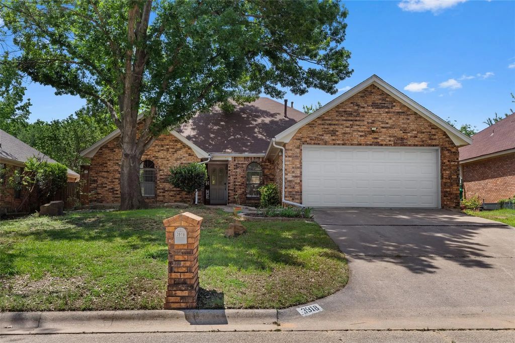 3918 Winston Drive, Denton
