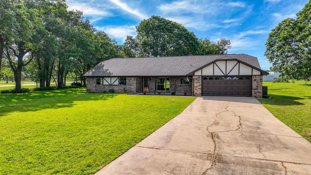 101 Meadow Court, Weatherford