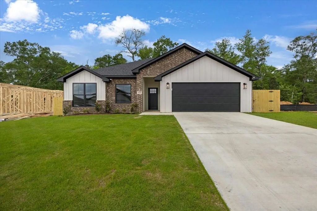 16226 Crossing Circle, Lindale