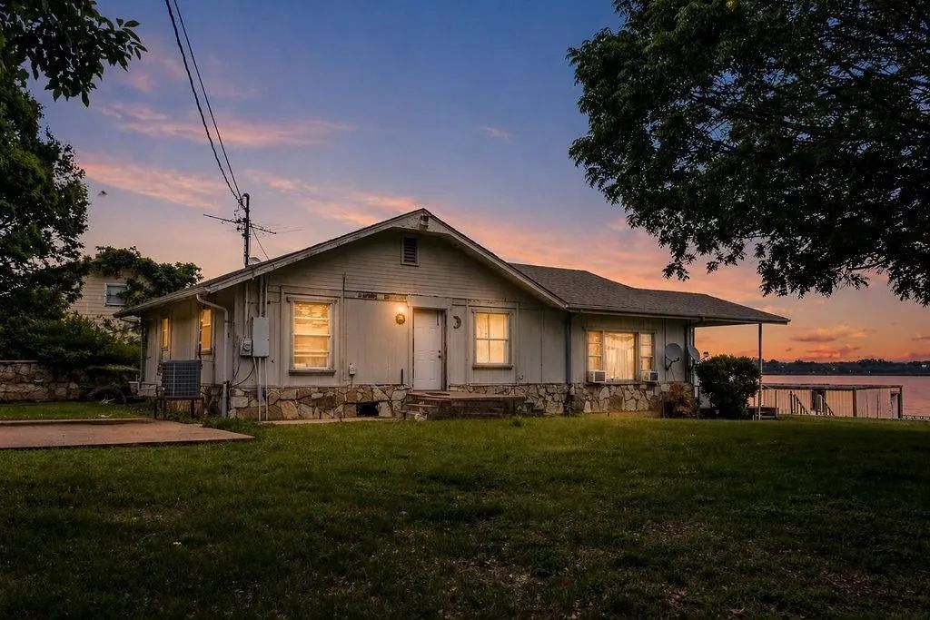 5757 Parkside Court, Granbury