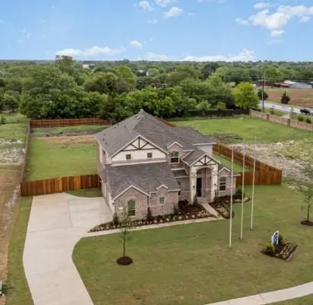 140 Crystal Lake Lane, Red Oak