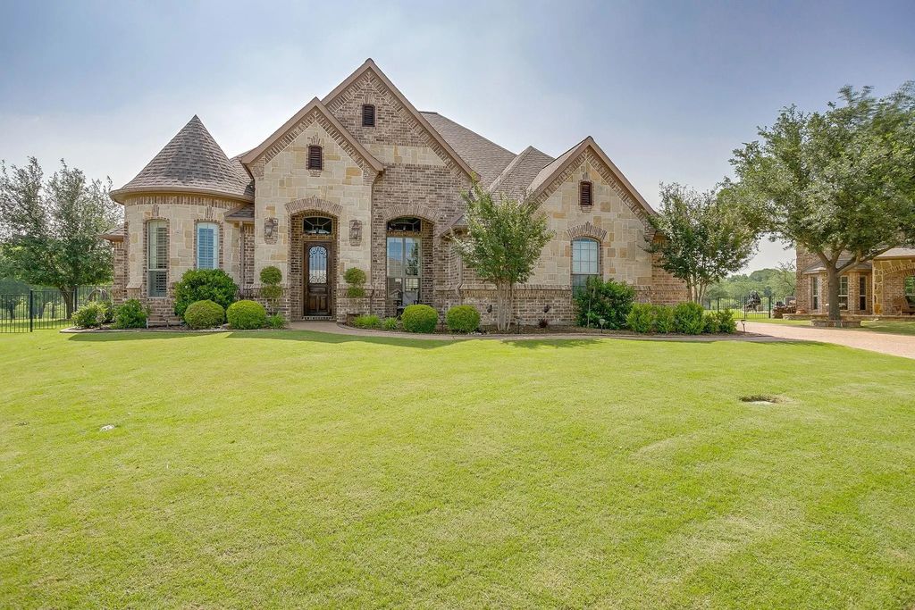 2401 Eagle Narrows Court, Fort Worth