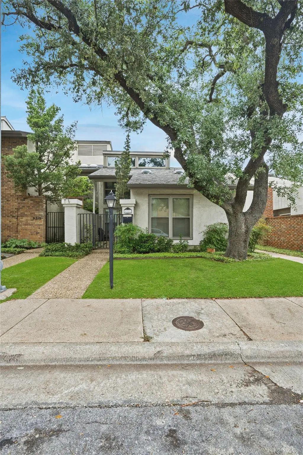 9319 Chimney Corner Lane, Dallas