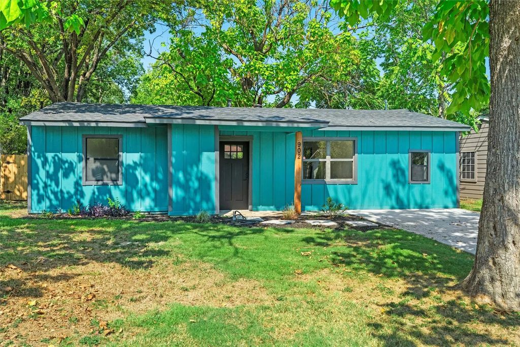 902 Skylark Drive, Arlington