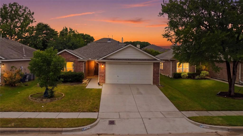 8413 Horse Whisper Lane, Fort Worth