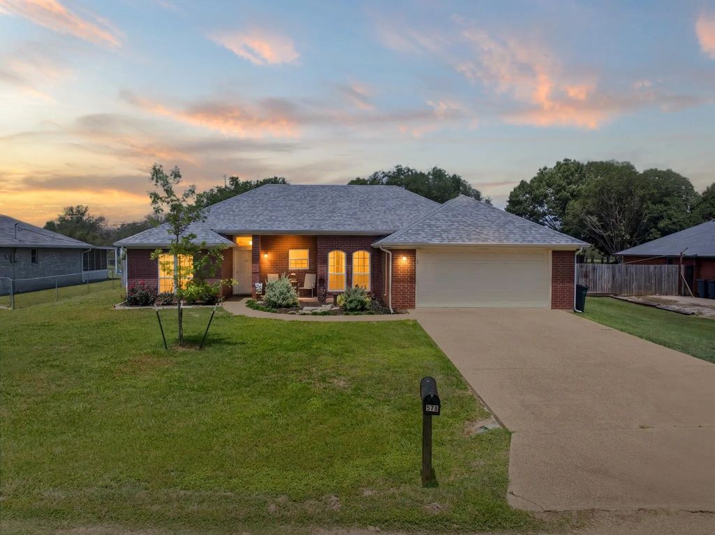 578 Elmwood Drive, Woodway
