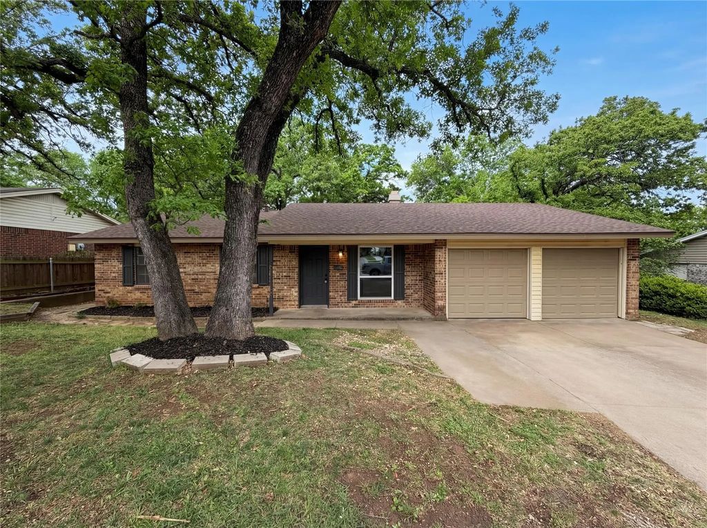 1023 N Lucas Drive, Grapevine