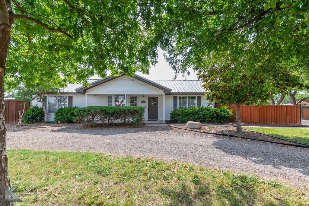 1070 Larned Lane, Abilene