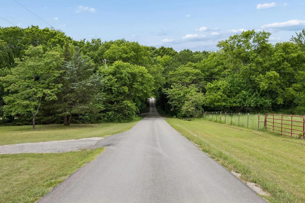 1728 Private Road 5042, Melissa