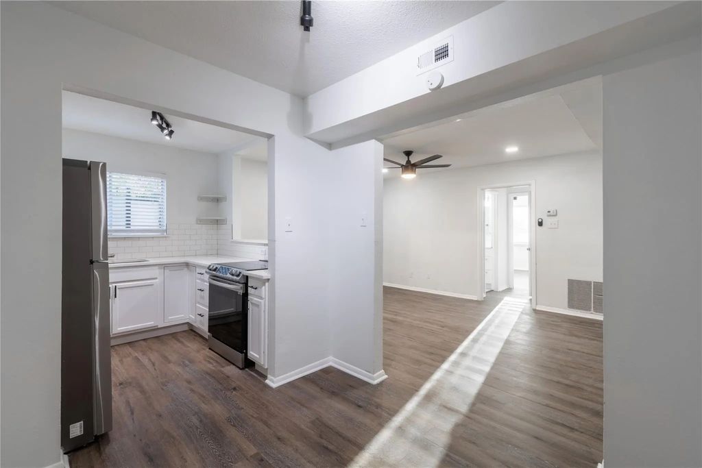 5921 Gaston Avenue F, Dallas