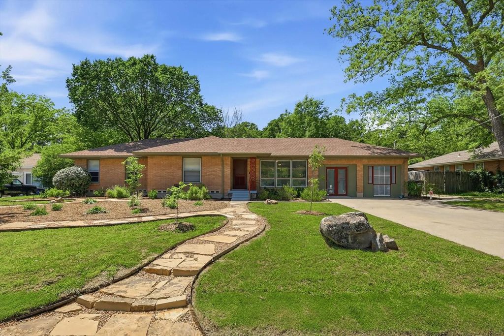 2409 Robinwood Lane, Denton
