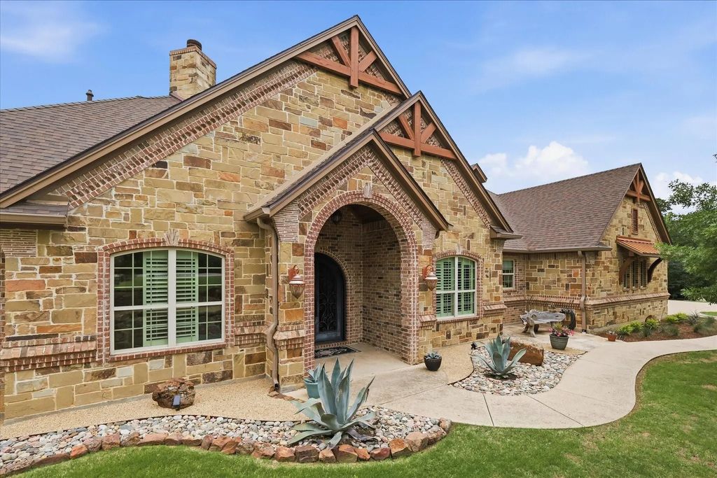 6751 Robinson Canyon Road, Aubrey
