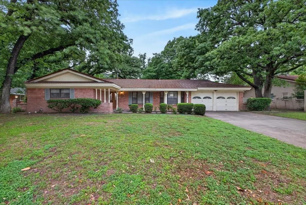 845 Wheelwood Drive, Hurst