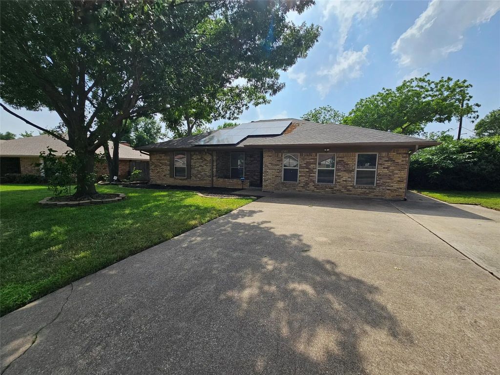1701 Coral Rock Court, Irving
