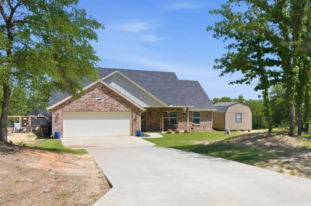 112 Monarch Lane, Poolville