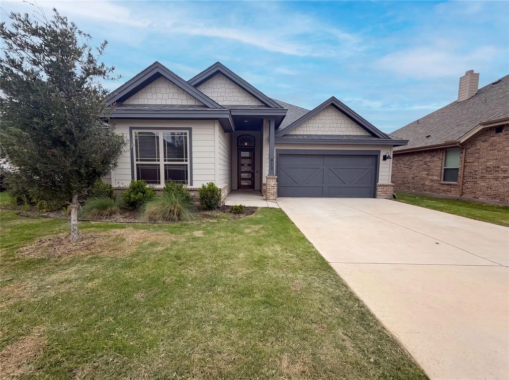 612 Wood Brook Lane, Burleson
