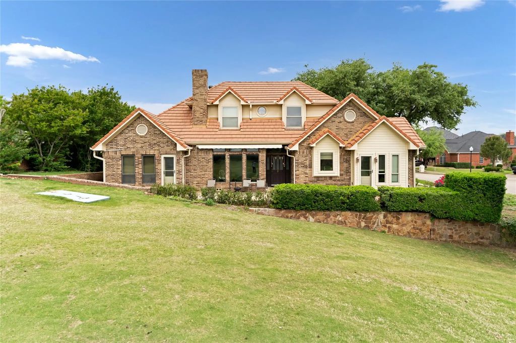 2929 Waterford Drive, Irving