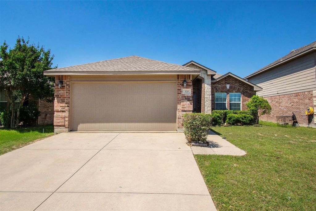 320 Chalkstone Drive, Fort Worth