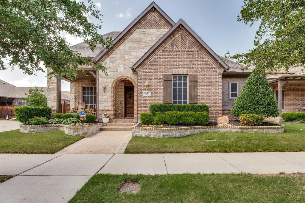 1007 Ivy Charm Way, Arlington