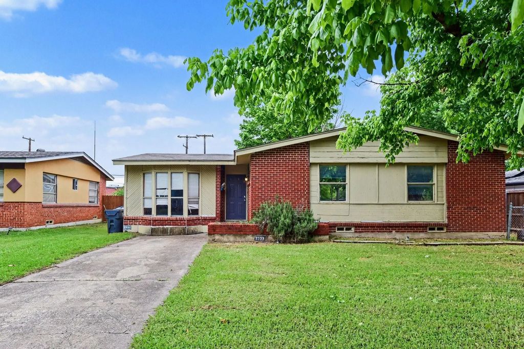2333 S Lockhart Avenue, Dallas