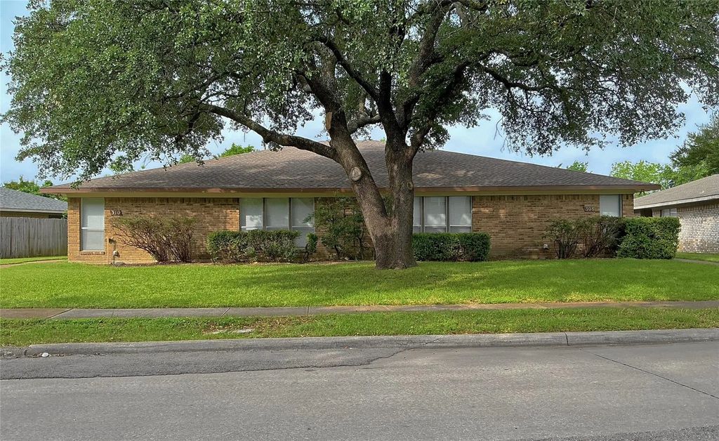 308 Towne House Lane, Richardson