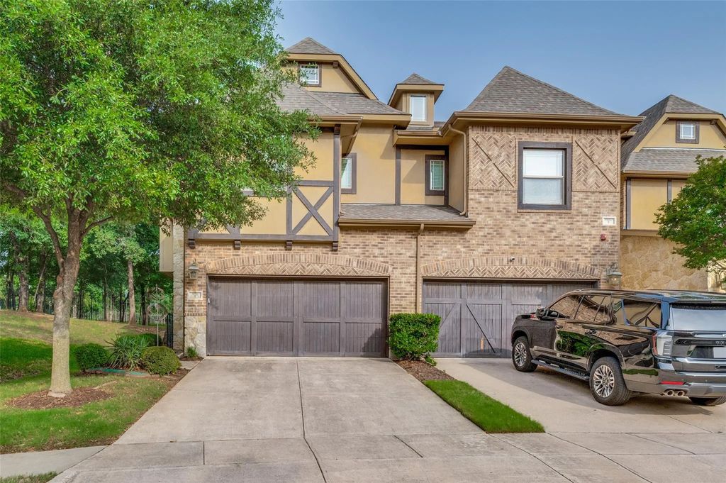 928 Brook Forest Lane, Euless