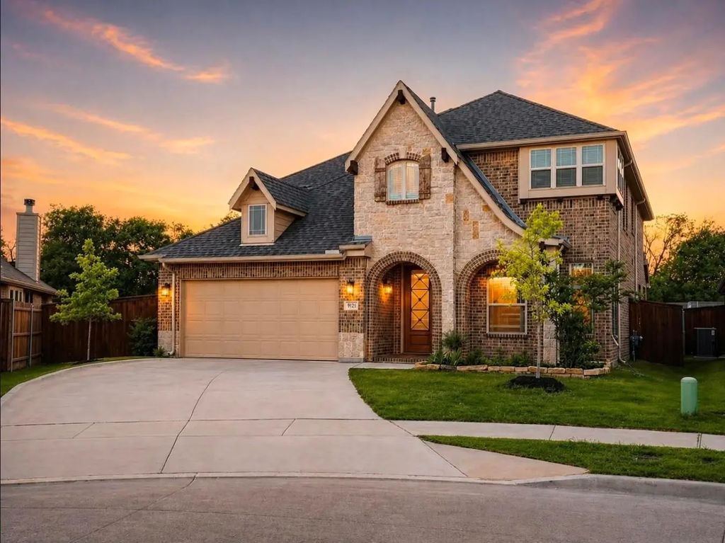 9121 Desert Flora Drive, Fort Worth
