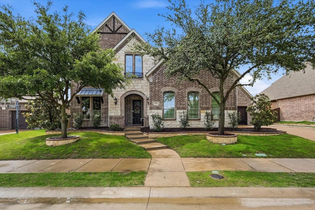 576 Featherstone Drive, Rockwall