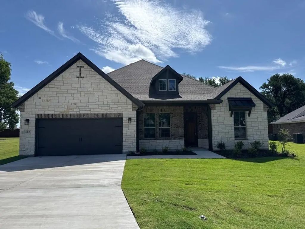 412 Guadeloupe Lane, Springtown