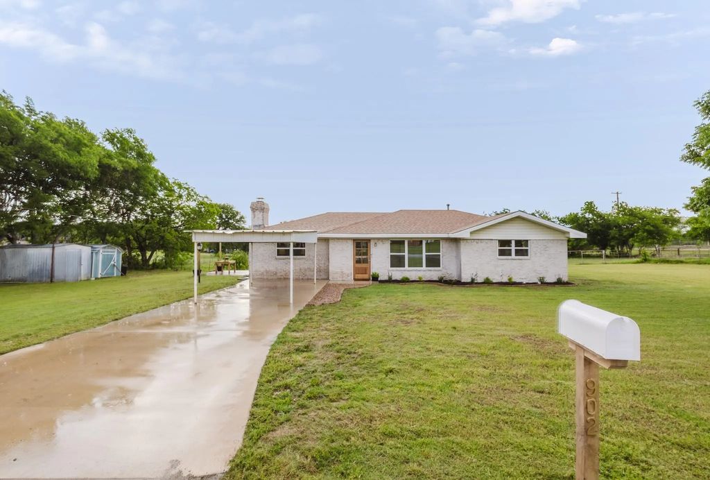 902 Fannin Street, Nocona
