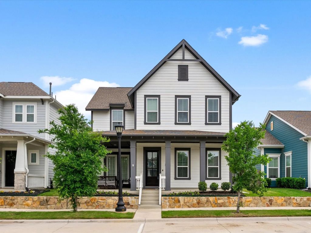 8805 Grand Avenue, North Richland Hills