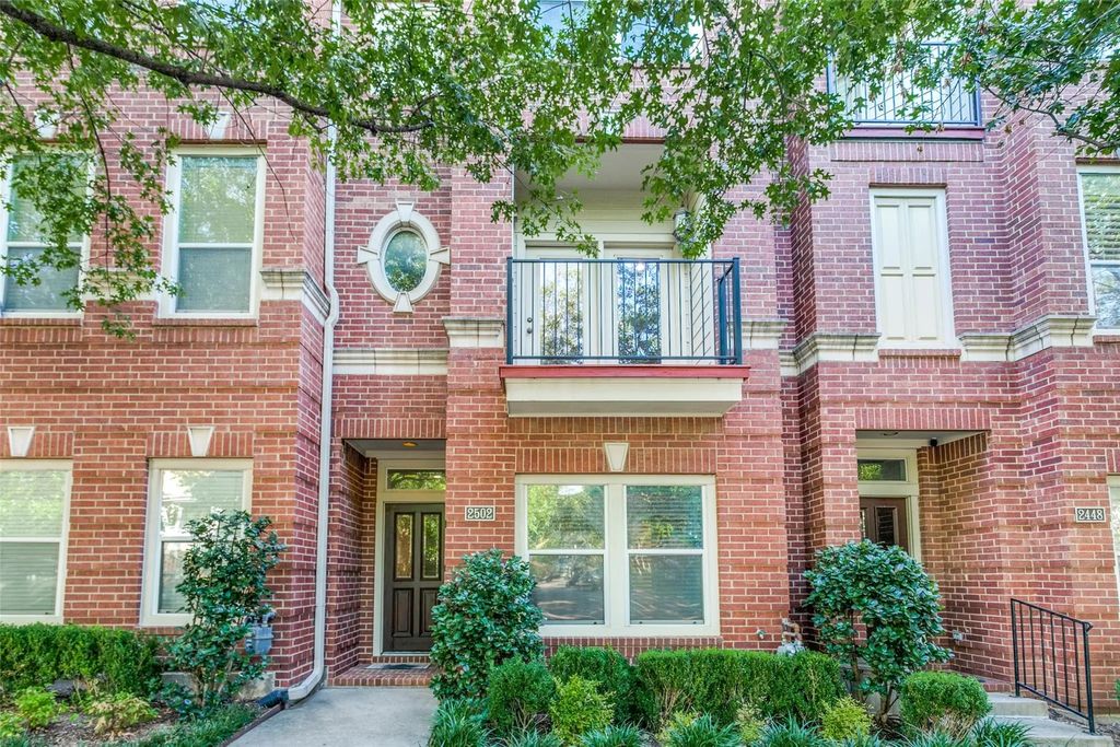 2502 Worthington Street, Dallas