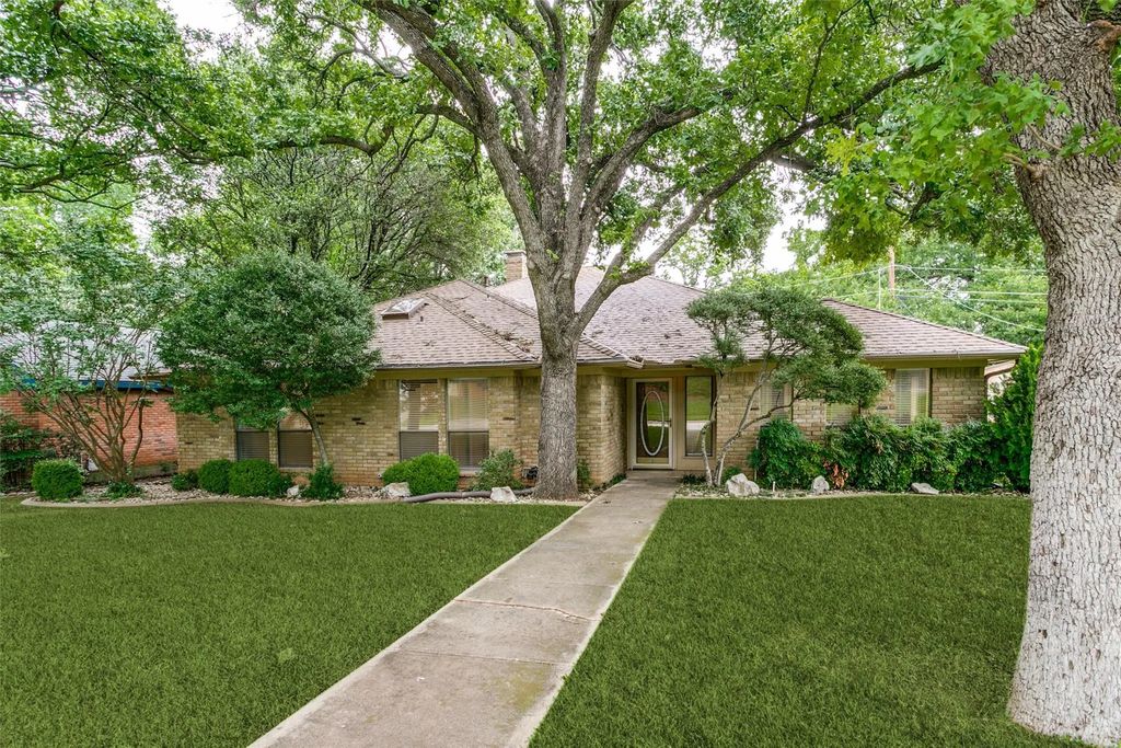 2818 N Creekwood Drive, Grapevine