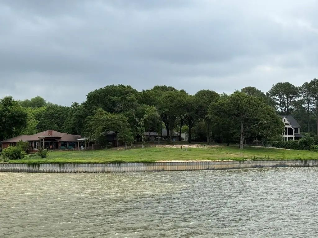 Misty Glen, Gun Barrel City