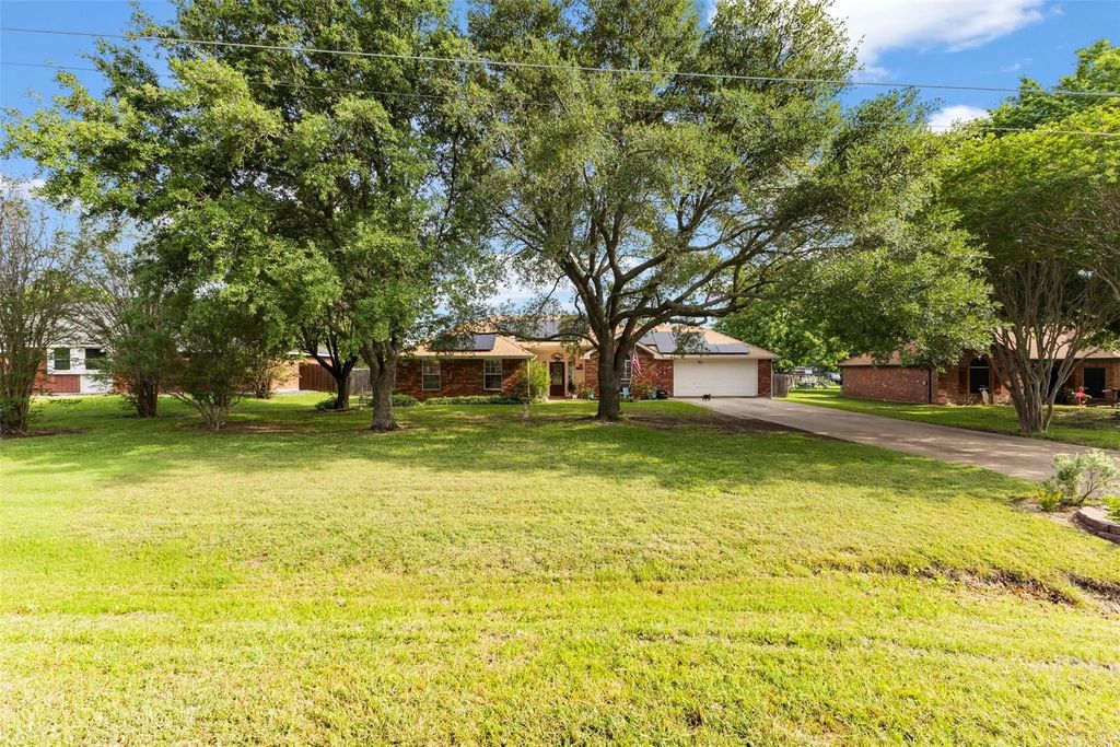 319 Anita Lane, Waxahachie