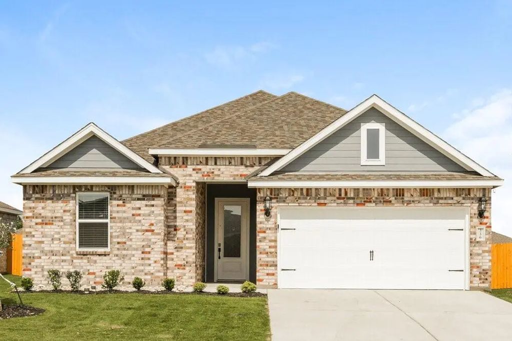 336 Live Oak Lane, Hutchins