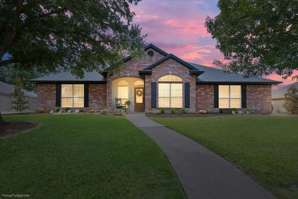 228 Greystone Drive, Hewitt