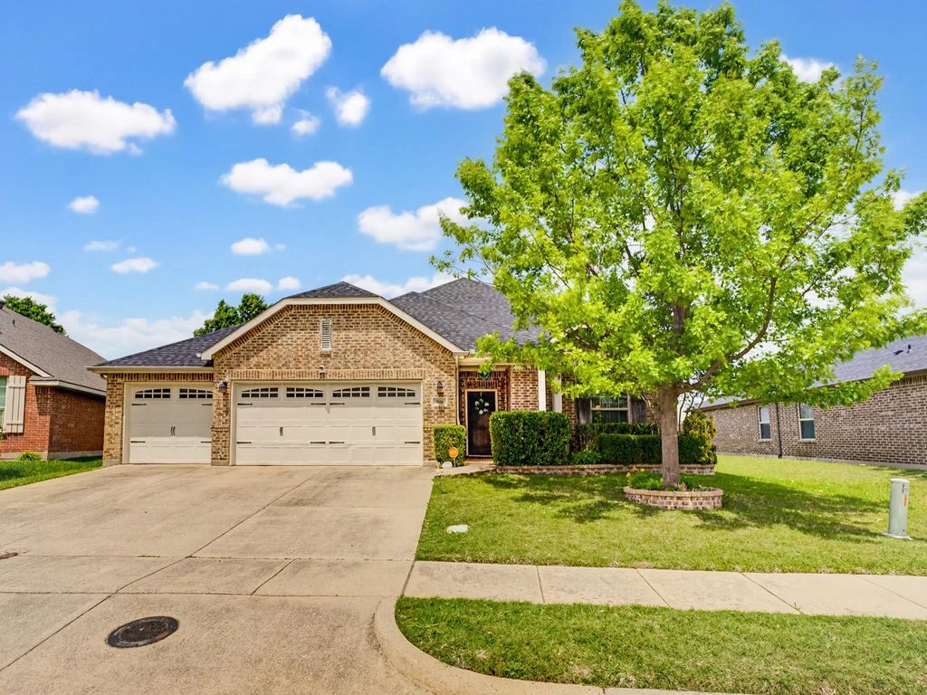 2026 Enchanted Rock Drive, Forney