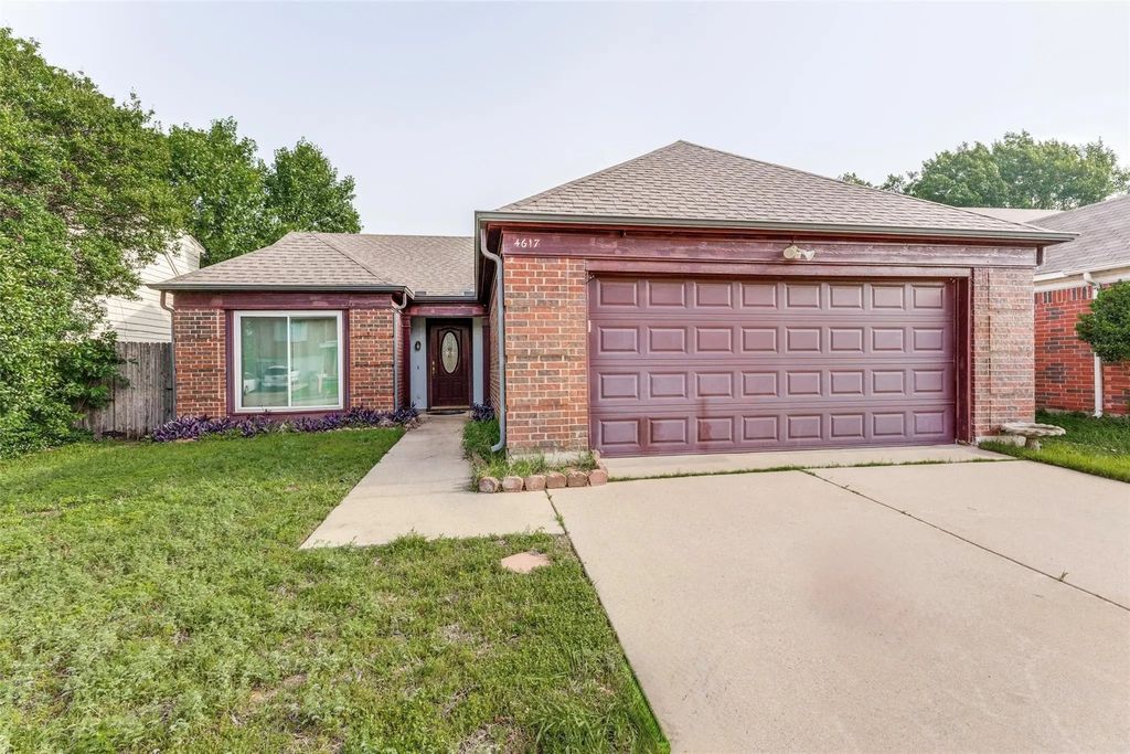 4617 Feathercrest Drive, Fort Worth