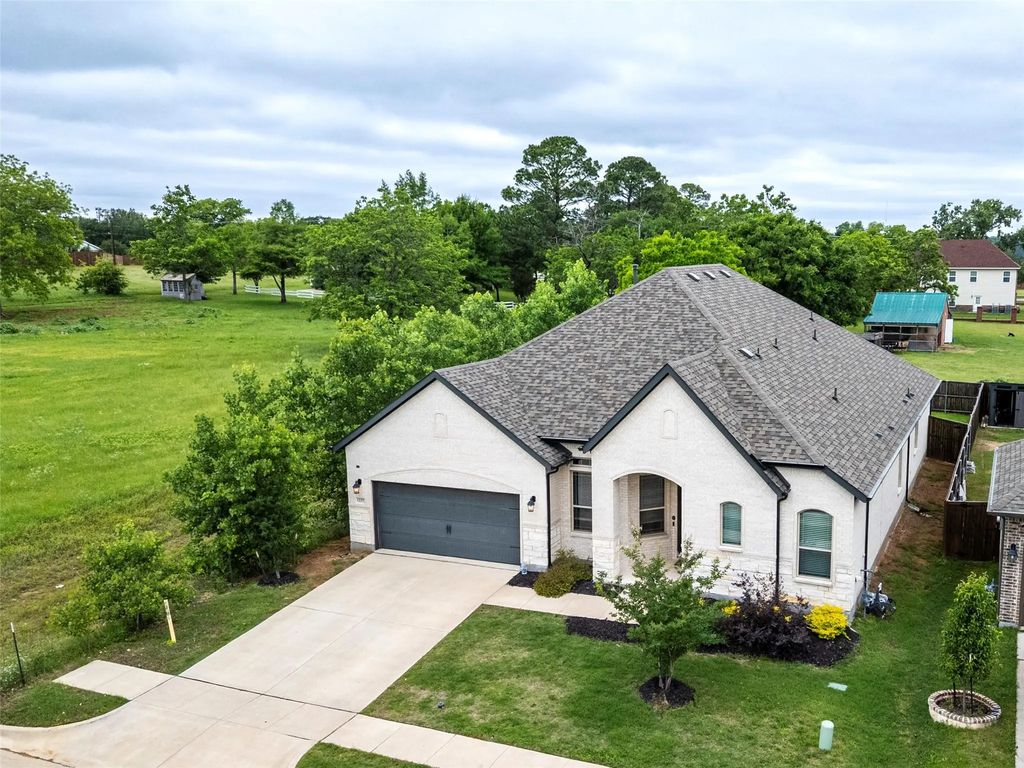 1237 Levee Lane, Kennedale