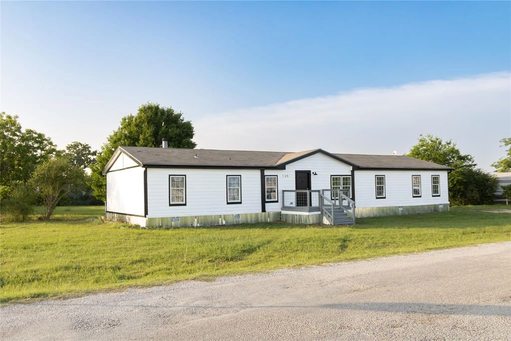 135 Paint Court, Stephenville