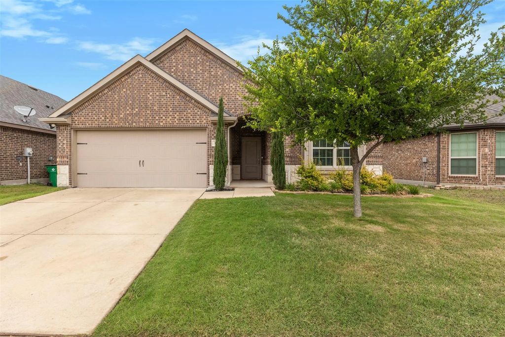 110 Garden Grove Drive, Waxahachie