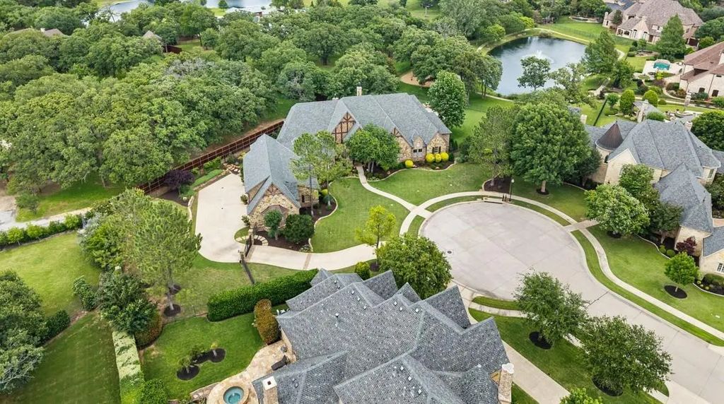 6909 Sir Spencer Court, Colleyville
