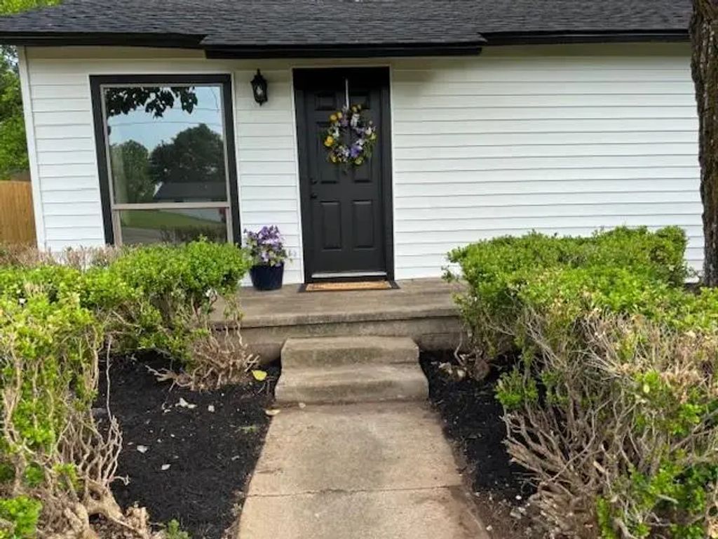 727 E 3rd Street, McGregor