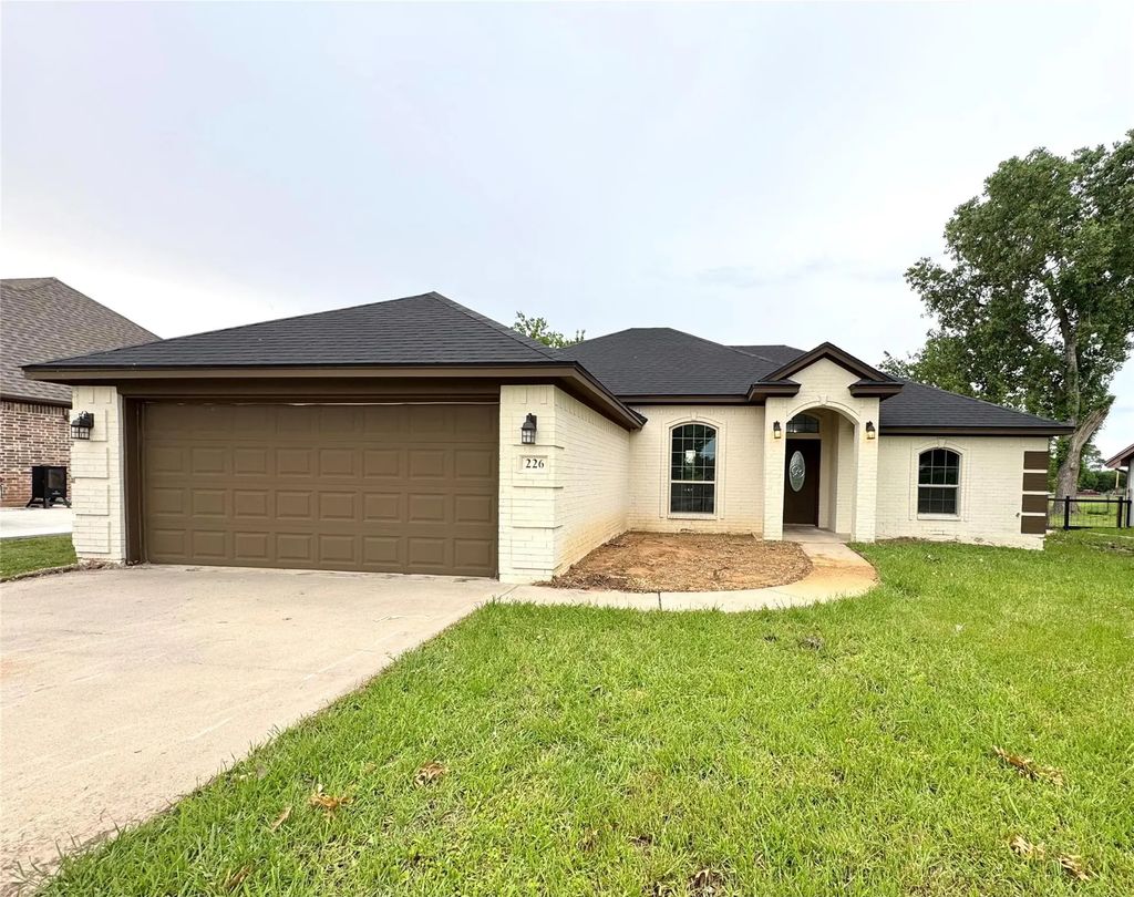226 Lakeview Drive, Runaway Bay