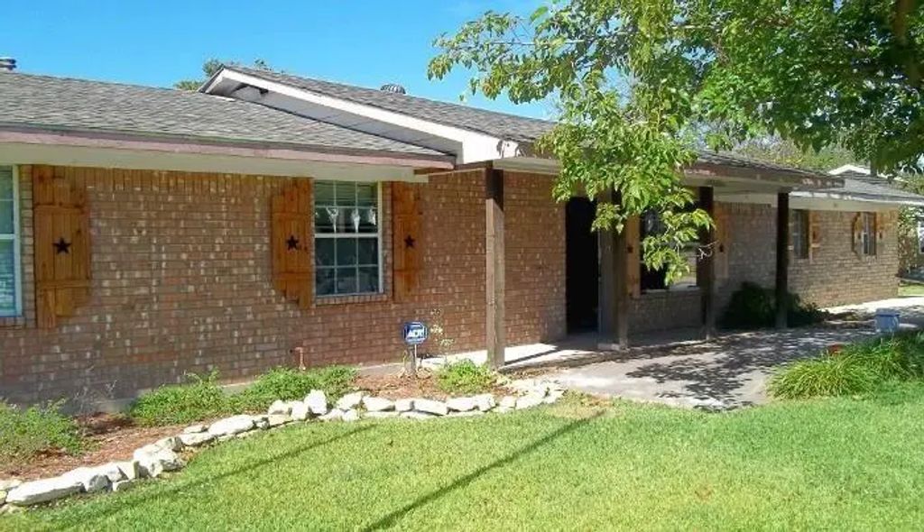 1111 N Houston Street, Royse City