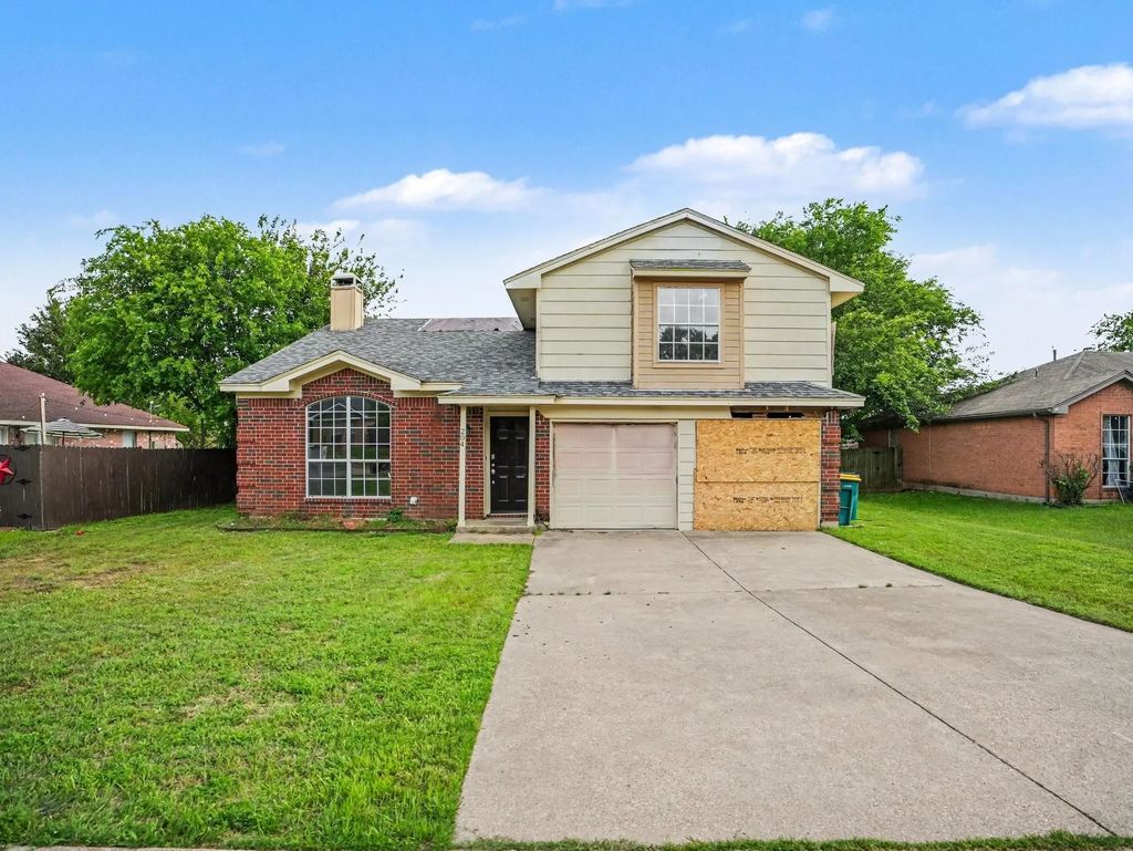 204 Briarglen Drive, Cedar Hill