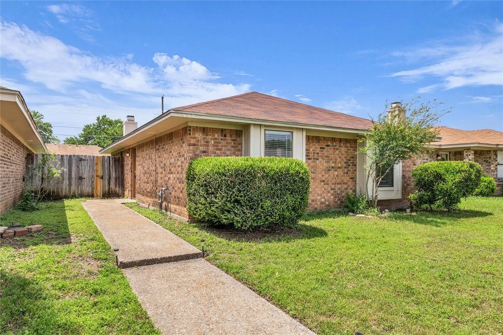 1409 Chapel Downs, Waco