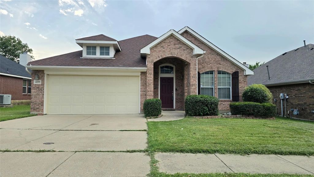 4255 Fall Creek Drive, Grand Prairie