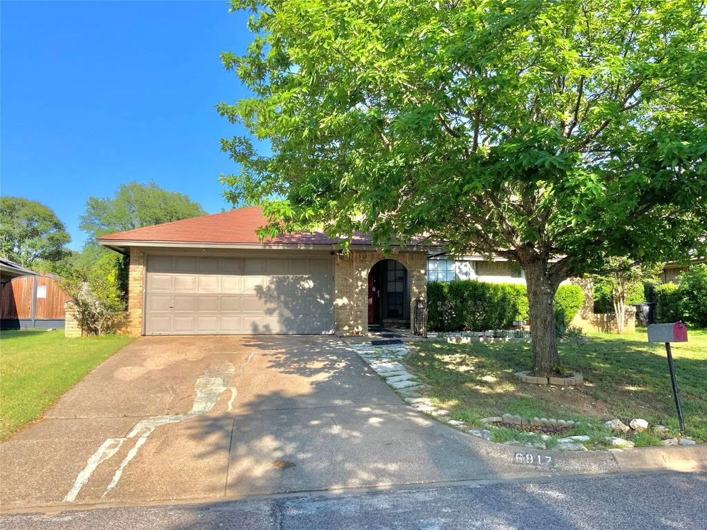 6917 Penhurst Drive, Fort Worth